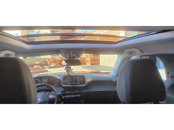 Sahibinden bol extrali  otomatik bagaj krom çıtalar Peugeot 2008 1.2 PureTech Active Skypack 2021 Model  108.000 km Kırmızı