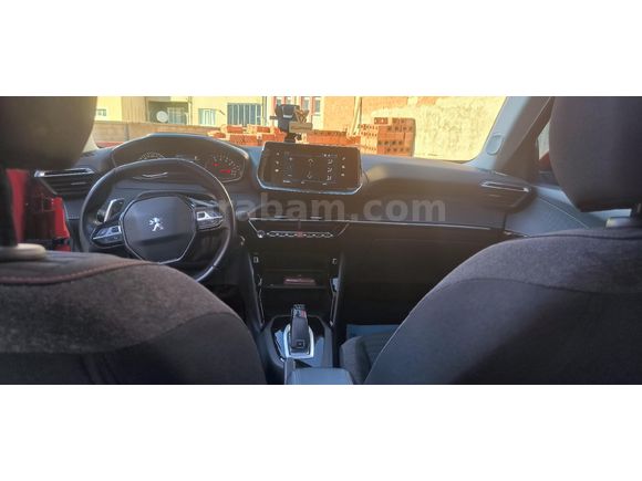 Sahibinden bol extrali  otomatik bagaj krom çıtalar Peugeot 2008 1.2 PureTech Active Skypack 2021 Model  108.000 km Kırmızı