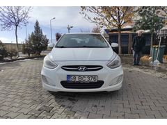 Sahibinden Hyundai Accent Blue 1.6 CRDI Prime 2014 Model  94.000 km Beyaz