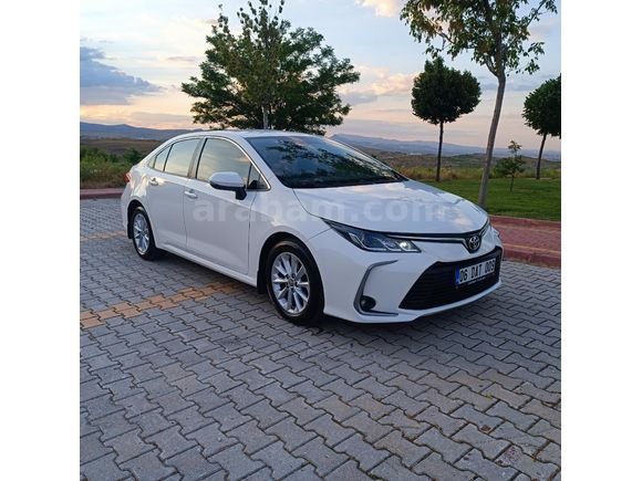 Sahibinden Toyota Corolla 1.6 Dream 2020 Model  119.000 km Beyaz