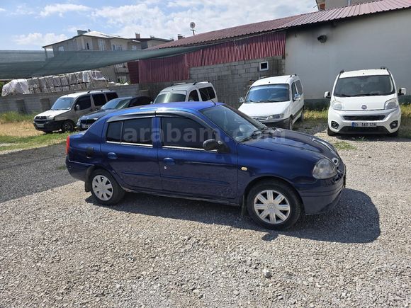 Galeriden Renault Clio 1.4 2000 Model Van
