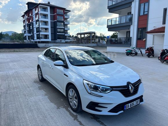 Memurdan Renault Megane 1.3 TCe OTOMATİK 2022 Model (Hatasız-Tramersiz-Servis Bakımlı) 