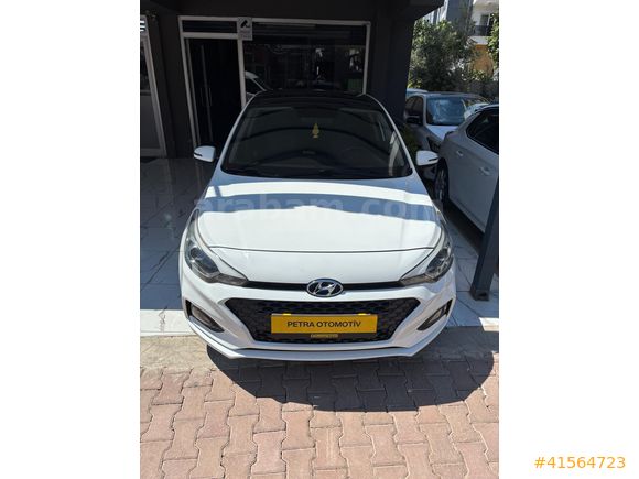 Petra Otomotiv'den Hyundai i20 120 hp (84.000km) OTOMATİK