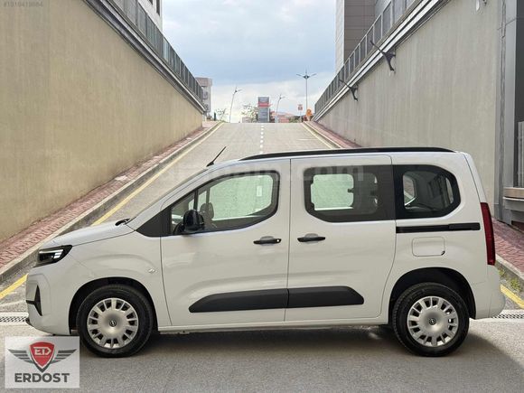 HATASIZ 2025 OPEL COMBO 1.5 D ESSENTİAL SRVS BKM 27.000 KM
