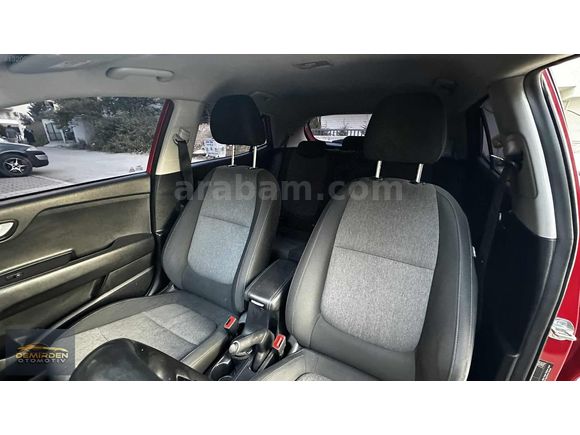 2023 / 48 BİN KM / OTOMATİK / KİA / STONİC