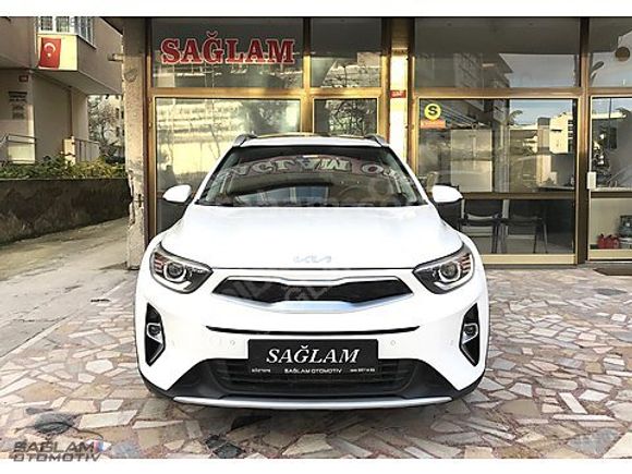 KİA STONİC 1.4 OTOMATİK SUNROF/KAMERA/CAR PLAY BOYASIZ KM:25.000