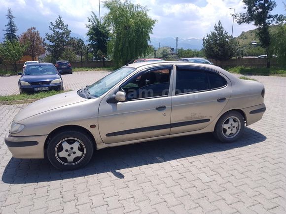 Sahibinden Renault Megane 2.0 RXE 1999 Model
