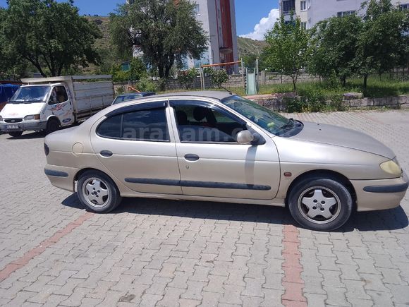 Sahibinden Renault Megane 2.0 RXE 1999 Model