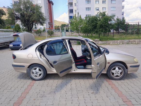 Sahibinden Renault Megane 2.0 RXE 1999 Model