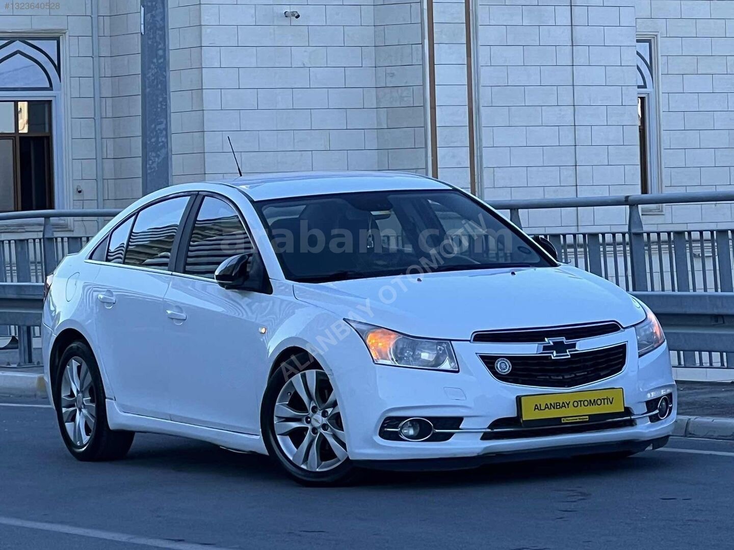 Galeriden Chevrolet Cruze 1.6 Sport 2013 Model İstanbul 253.000 km Beyaz 2