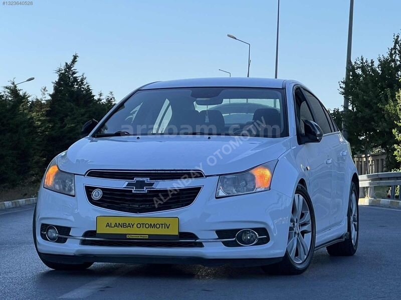 Galeriden Chevrolet Cruze 1.6 Sport 2013 Model İstanbul 253.000 km Beyaz