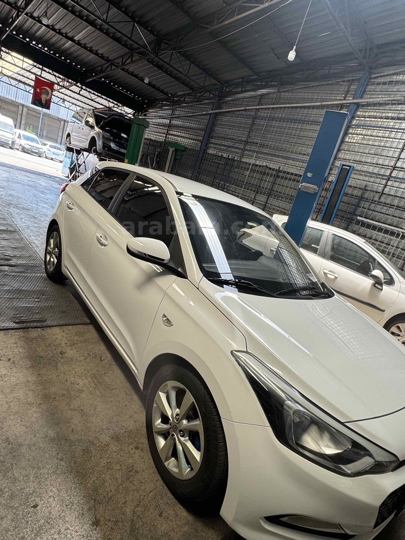 y。ページ Sahibinden Hyundai i20 1.4 CRDi Jump 2018 Model Antalya 165.000 km