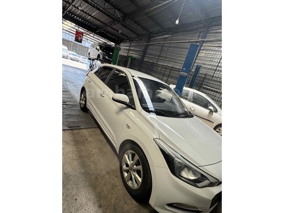 Sahibinden Hyundai i20 1.4 CRDi Jump 2018 Model Antalya 165.000 km Beyaz