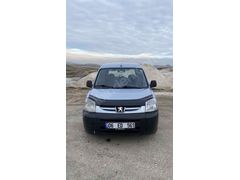 Sahibinden Peugeot Partner 1.9 D Comfort 2004 Model  yapılı motor 
Mavi (metalik)