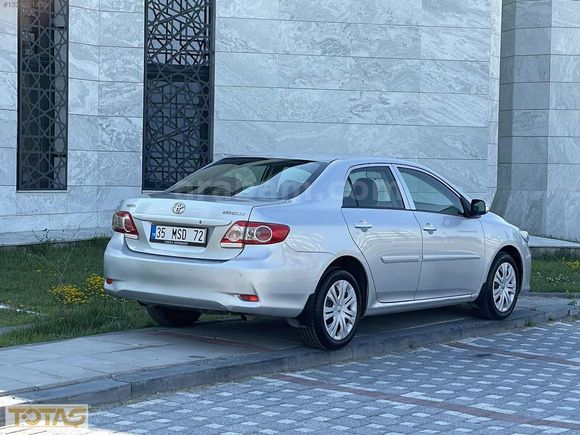 2011 MODEL 1.6 COROLLA KM:142.000 1 PARCA BOYA VARDIR