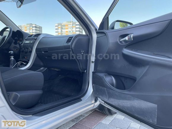 2011 MODEL 1.6 COROLLA KM:142.000 1 PARCA BOYA VARDIR