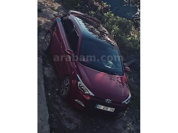 Sahibinden Hyundai i20 1.4 CRDi Style 2015 Model  138.800 km Kırmızı