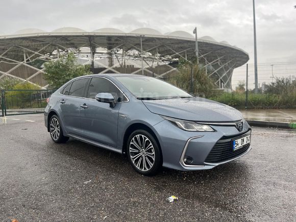 Sahibinden Toyota Corolla 1.8 Hybrid Flame X-Pack 2019 Model  161.650 km Gri (metalik)