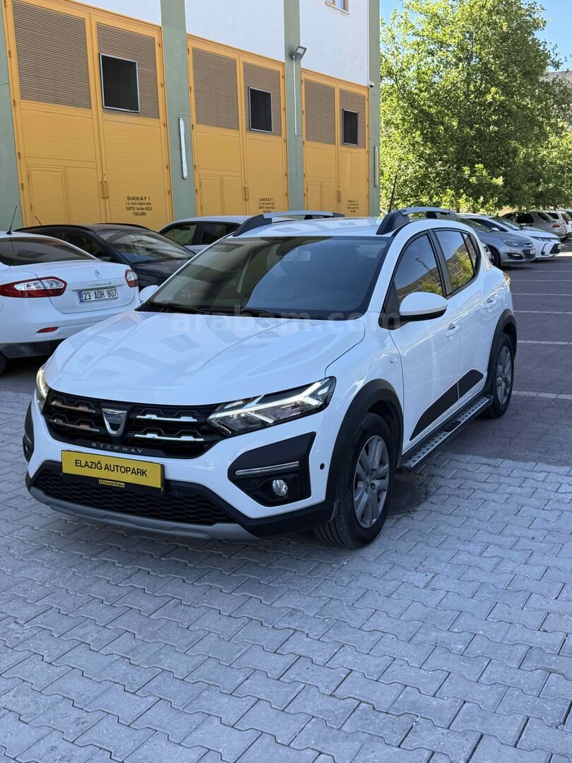 Galeriden Dacia Sandero 1.0 TCe Prestige 2022 Model Elazığ 52.000 km Beyaz 2