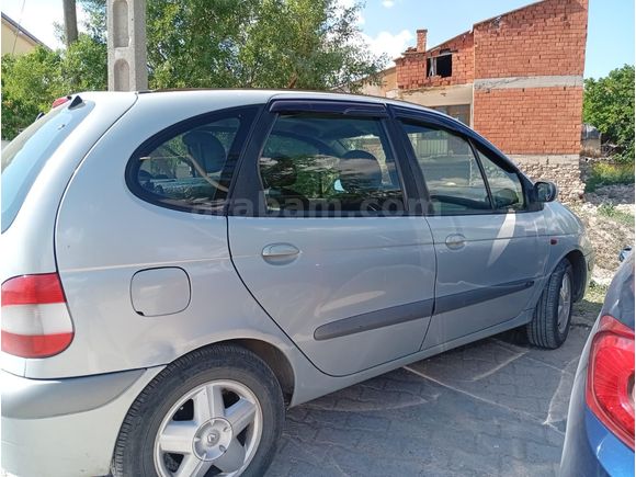 BOYASIZ VİZE YENİ Renault Scenic 1.6 Dynamique 2003 Model