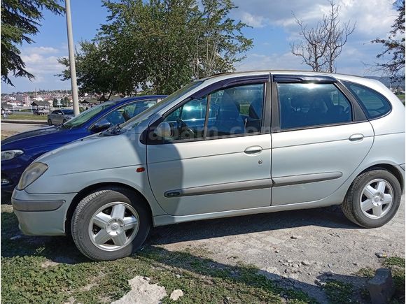 Sahibinden Renault Scenic 1.6 Dynamique 2003 Model