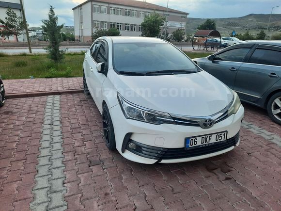 Sahibinden Toyota Corolla 1.4 D-4D Touch 2016 Model Makyajlı kasa Beyaz