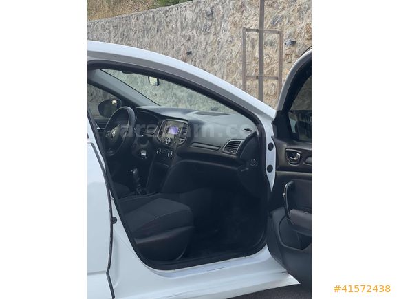 ÖNER AUTO'DAN___ 2018 MEGANE 1.6 MANUEL HATASIZ HASAR KAYITSIZ