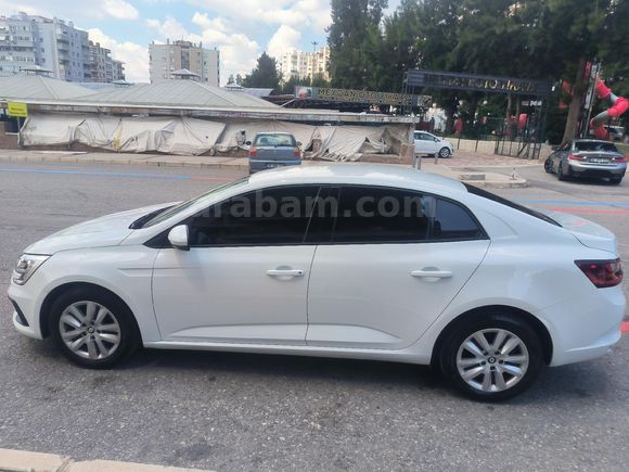 2025 MODEL 16'BİNDE KAZASIZ BOYASIZ GARANTİLİ AİLE ARACİ