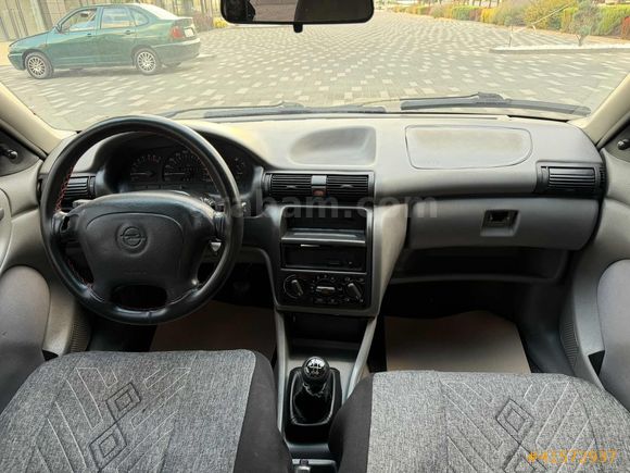 // CARLEON'dan // ASTRA// 1.6 GLS DEĞİŞENSİZ // KLİMALI //