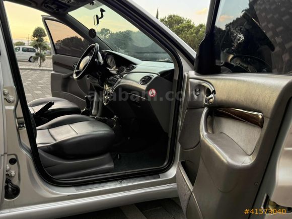 2000 Focus 1.6 Ghia KLİMA\SANRUF EN DOLUSU CAM GİBİ EMSALSİZ