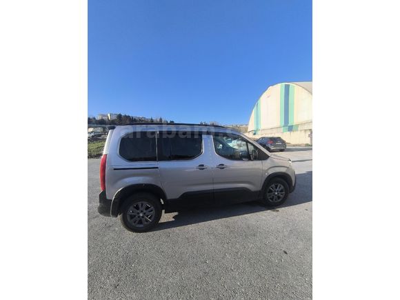 Sahibinden Peugeot Rifter 1.5 BlueHDI Allure 2023 Model  47.000 km Gri (Gümüş)