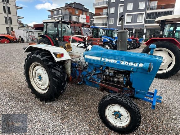 KADEME MOT ARÇLRDN 1972 MODEL FORD 3000 BİRİNCİ SINIF