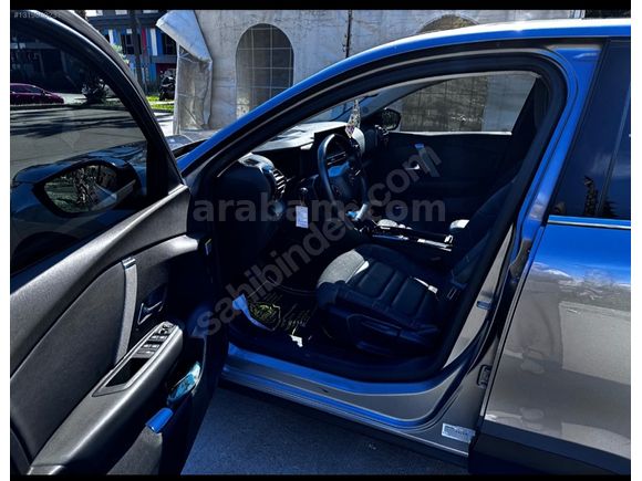 Sahibinden Hatasız Cam Tavanlı Citroen e-C4 X Shine Bold 2023 Model 