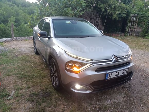 Sahibinden Hatasız Cam Tavanlı Citroen e-C4 X Shine Bold 2023 Model 