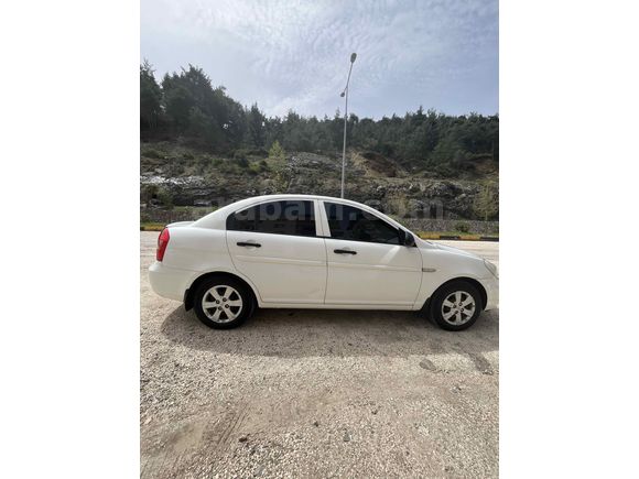 Sahibinden Hyundai Accent Era 1.4 Team 2011 Model  368.000 km Beyaz