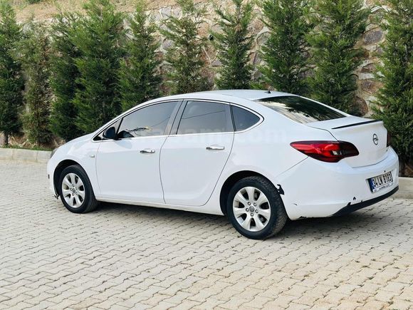 -MAHİROĞLU AUTO'DAN TEMİZ OPEL ASTRA GENİŞ EKRAN EDİTİON-