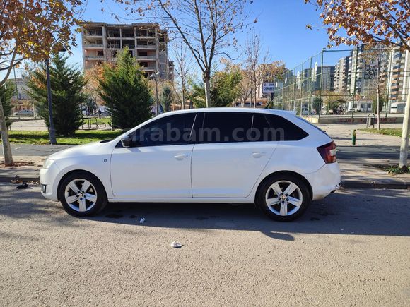Sahibinden Skoda Rapid 1.6 CR TDI Spaceback Elegance 2015 Model