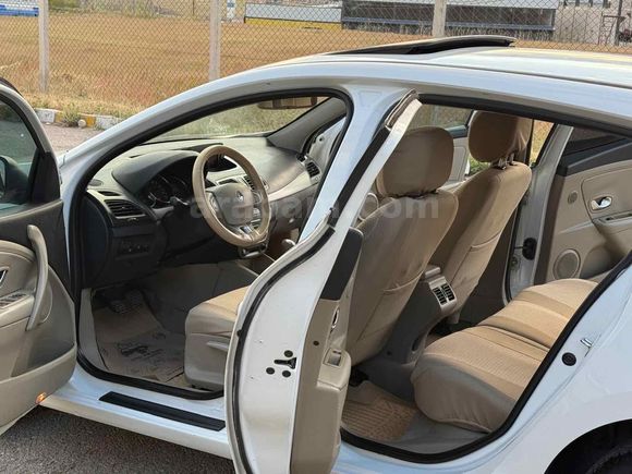 Galeriden Renault Megane 1.5 dCi Privilege 2012 Model Van