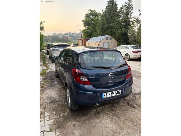2014 model 111.Yıl Özel Cam Tavanlı Opel Corsa