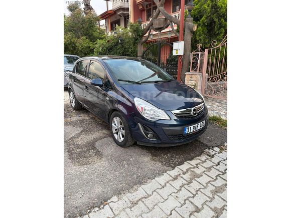 2014 model 111.Yıl Özel Cam Tavanlı Opel Corsa