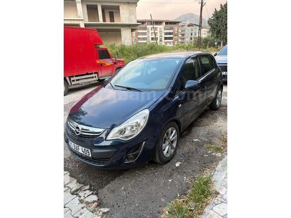 2014 model 111.Yıl Özel Cam Tavanlı Opel Corsa
