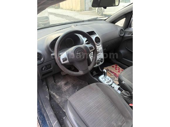 2014 model 111.Yıl Özel Cam Tavanlı Opel Corsa