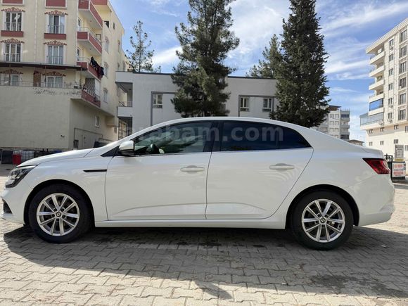 Sahibinden Renault Megane 1.5 Blue DCI Touch 2020 Model 
