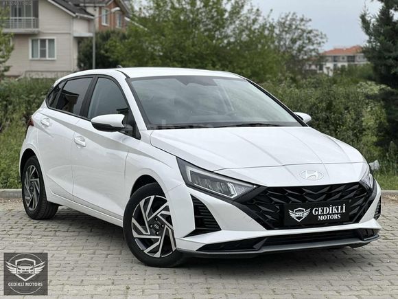 GEDİKLİ MOTORS 2024 HYUNDAİ İ20 STYLE+NAVİ OTM 14.000KM HATASIZ