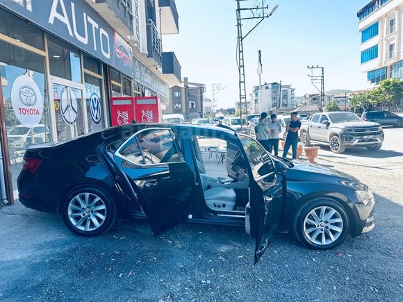 İLCİ OTOMOTİV'DEN 2020 MODEL SCODA SUPER B PREMİUM KM 159 BİNDE