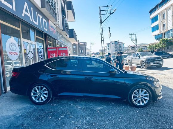İLCİ OTOMOTİV'DEN 2020 MODEL SCODA SUPER B PREMİUM KM 159 BİNDE