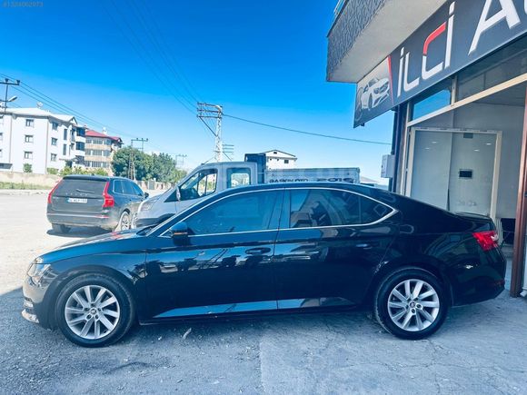 İLCİ OTOMOTİV'DEN 2020 MODEL SCODA SUPER B PREMİUM KM 159 BİNDE