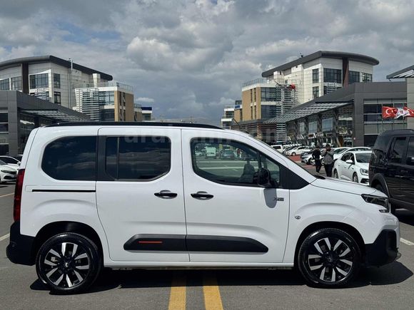 SAMLINE OTOMOTIV"DEN CİTROEN BERLİNGO MAX XTR CAM TAVANLI