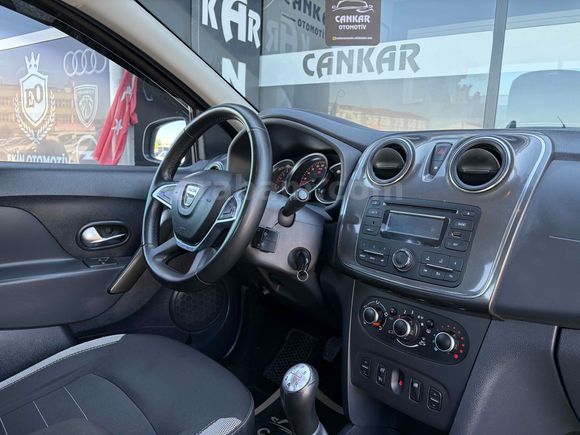 Galeriden Dacia Sandero 0.9 TCe Stepway 2016 Model İstanbul