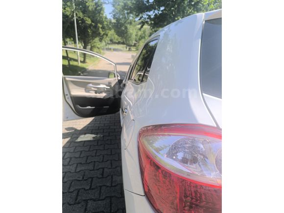 Sahibinden Toyota Auris 1.4 D-4D Comfort Extra 2012 Model  197.000 km Beyaz